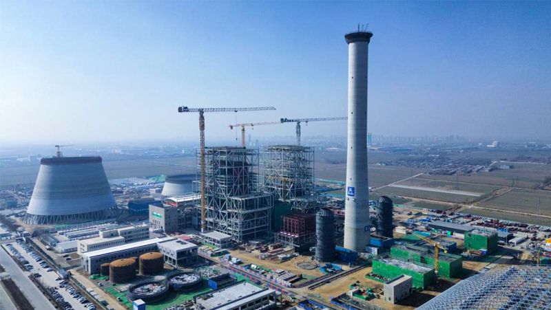 山東能源聊城祥光2×66萬(wàn)千瓦熱電聯(lián)產(chǎn)項(xiàng)目煙囪外筒順利封頂